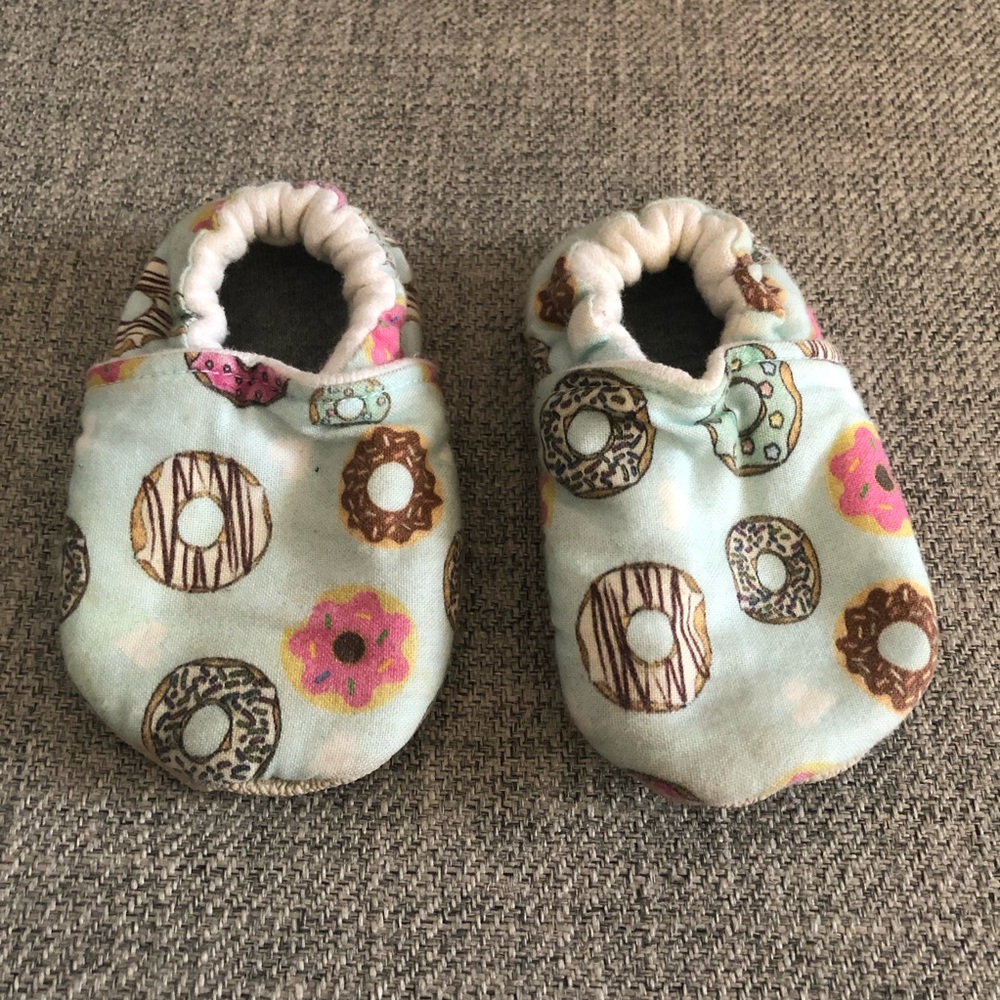 Avery Alexinder Unisex Baby Slip-ons Size 3.